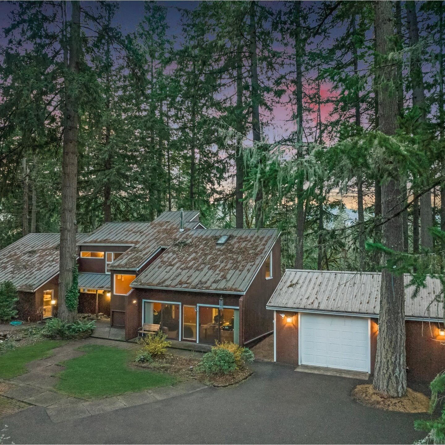 HOUSE CRUSH!!!!! Just outside of Estacada, with tons of Clackamas river frontage, this house is a total stunner. Make it your weekend getaway house or add your personal touches and enjoy nature year round, this house is a dream. Over 2 acres, plus a 
