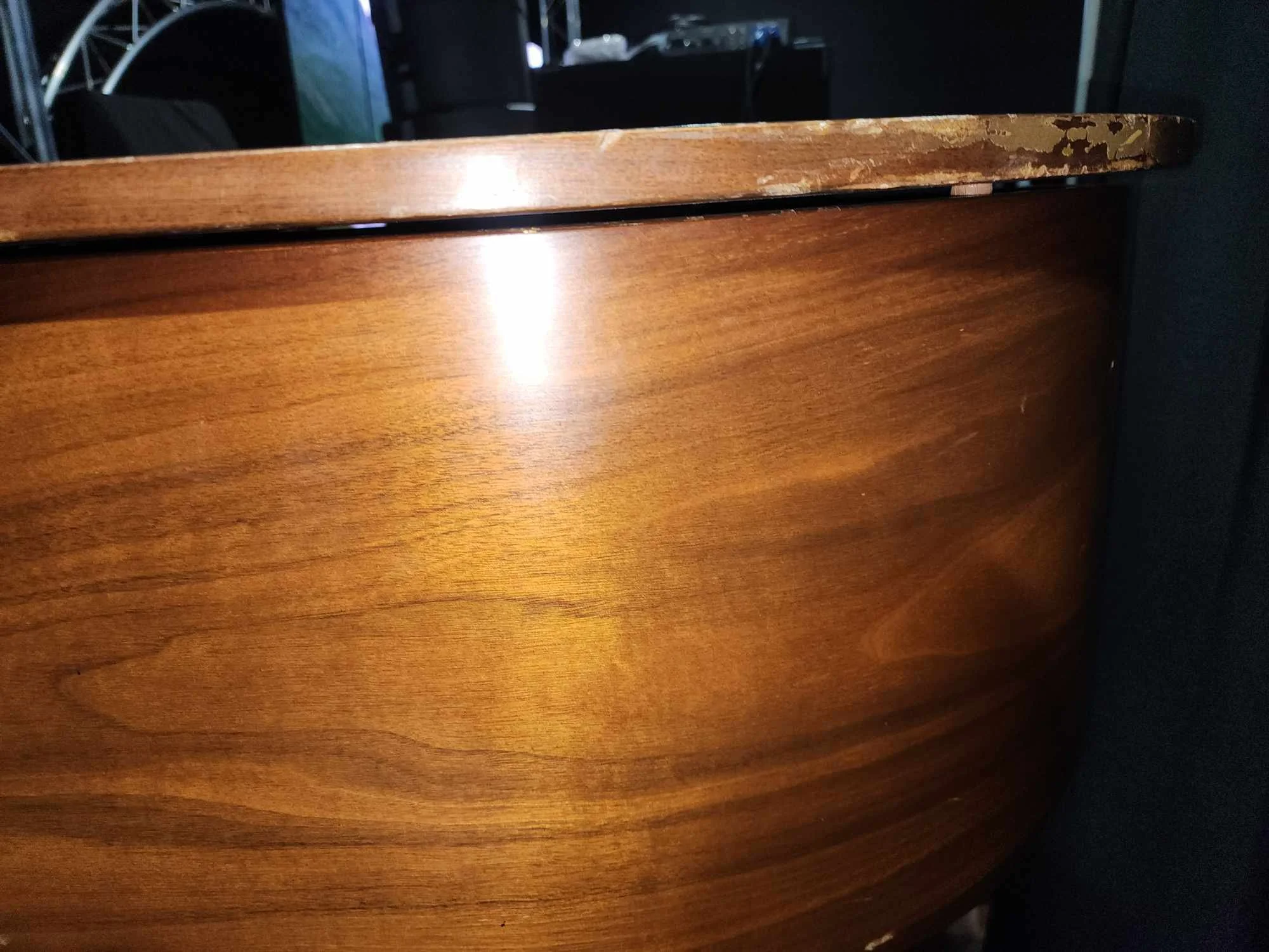 lid_some scratches & chips2.jpg