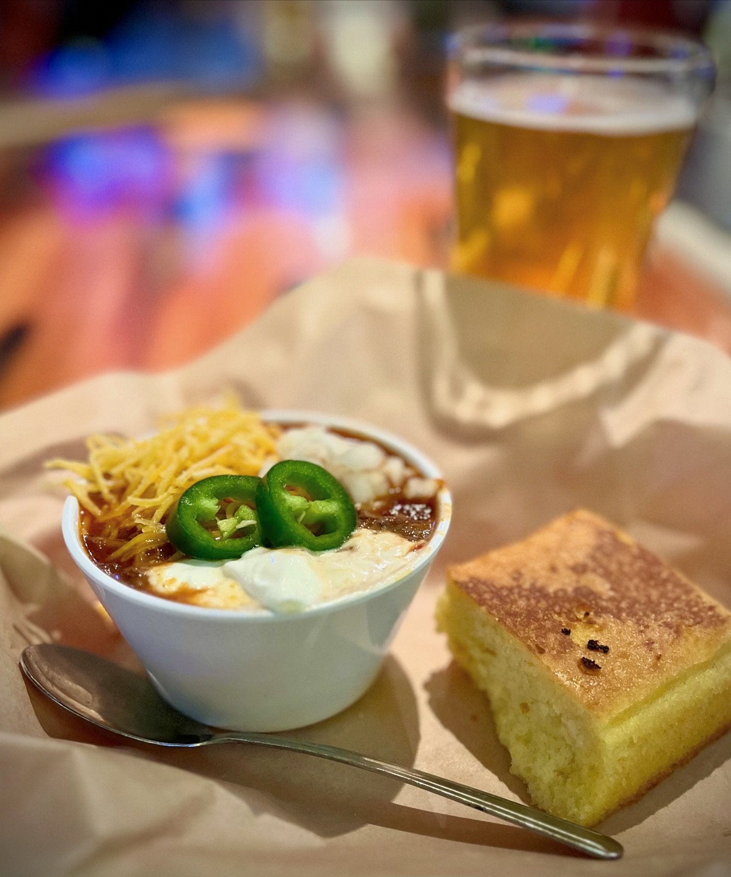 Our Texas Smoked Chili is back baby! 🌶️ Delightfully hearty with a kick, this is true comfort food. Enjoy it with a side of cornbread!

Plus, it&rsquo;s another awesome sports afternoon/evening. Yankees/Guardians at 2pm, Dodgers/Mets at 5pm, and Thu