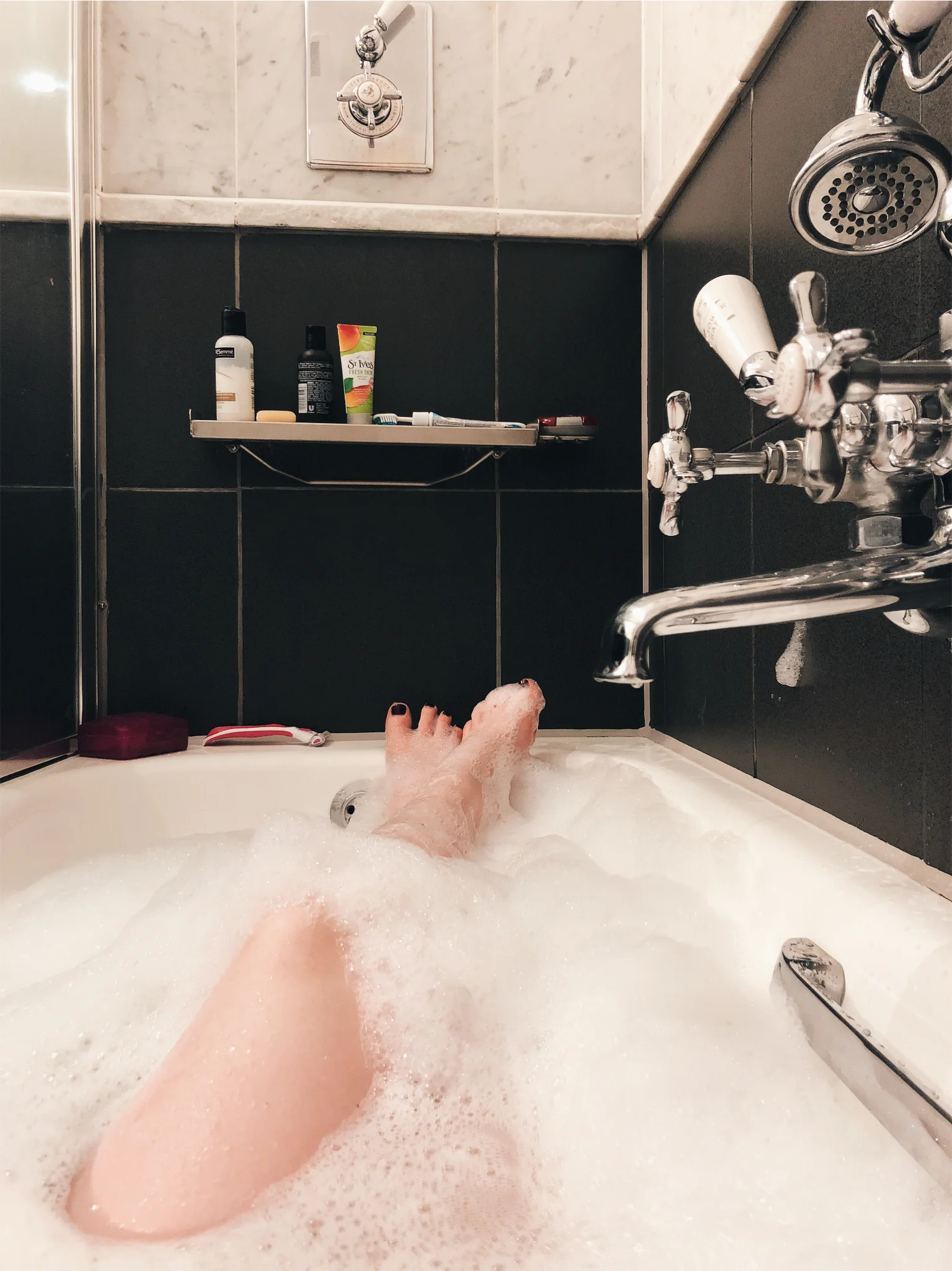 Tips For Getting More Sleep, From One Insomniac To Another 💤