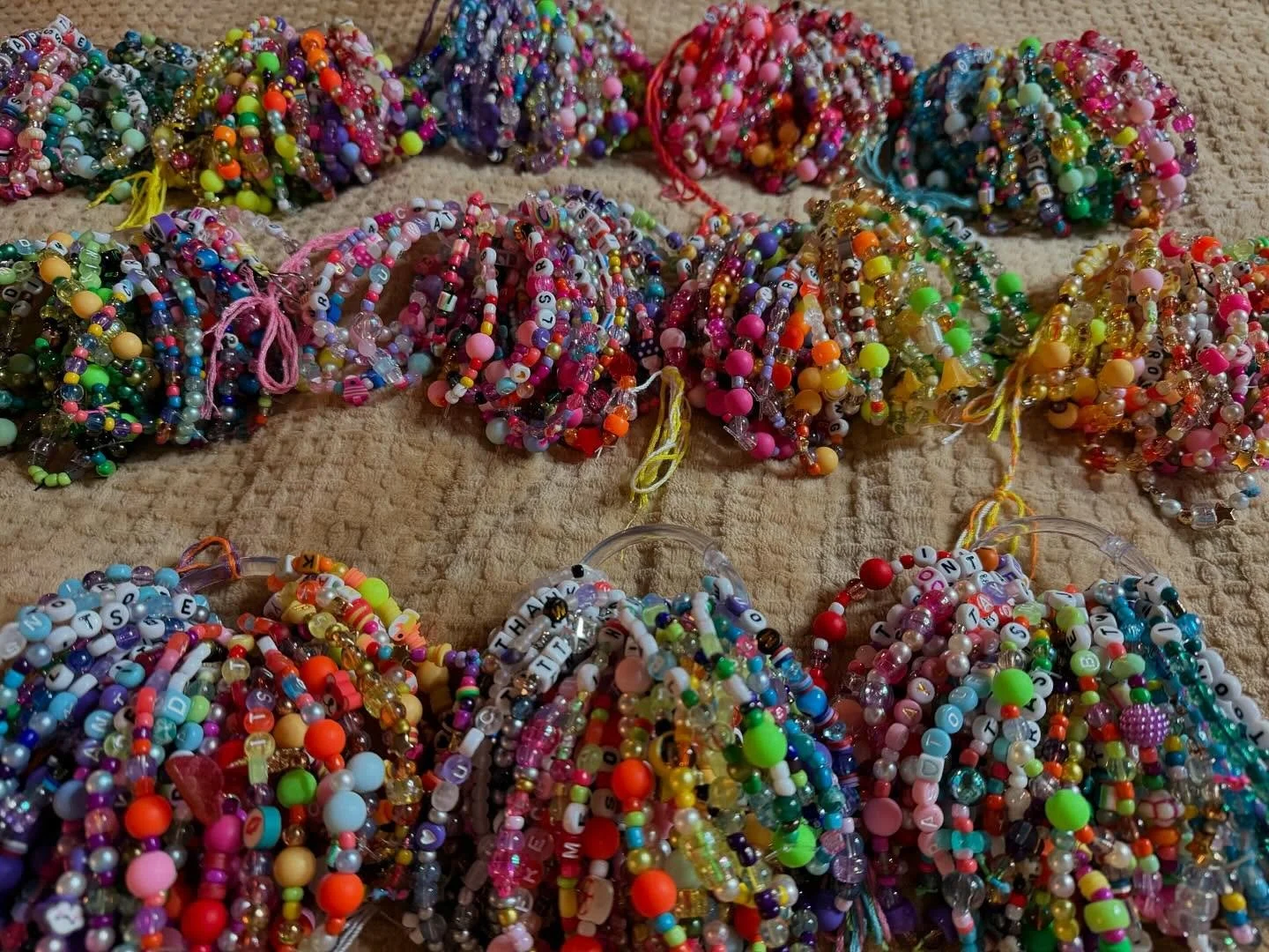 A RAINBOW 🌈 of Eras Tour bracelets ready for Toronto N5. #torontoeras #erastourtoronto #torontotstheerastour #bejeweled 💎🌈✨💚💛💜❤️🩵🖤🩷🩶🤎💙🤍
