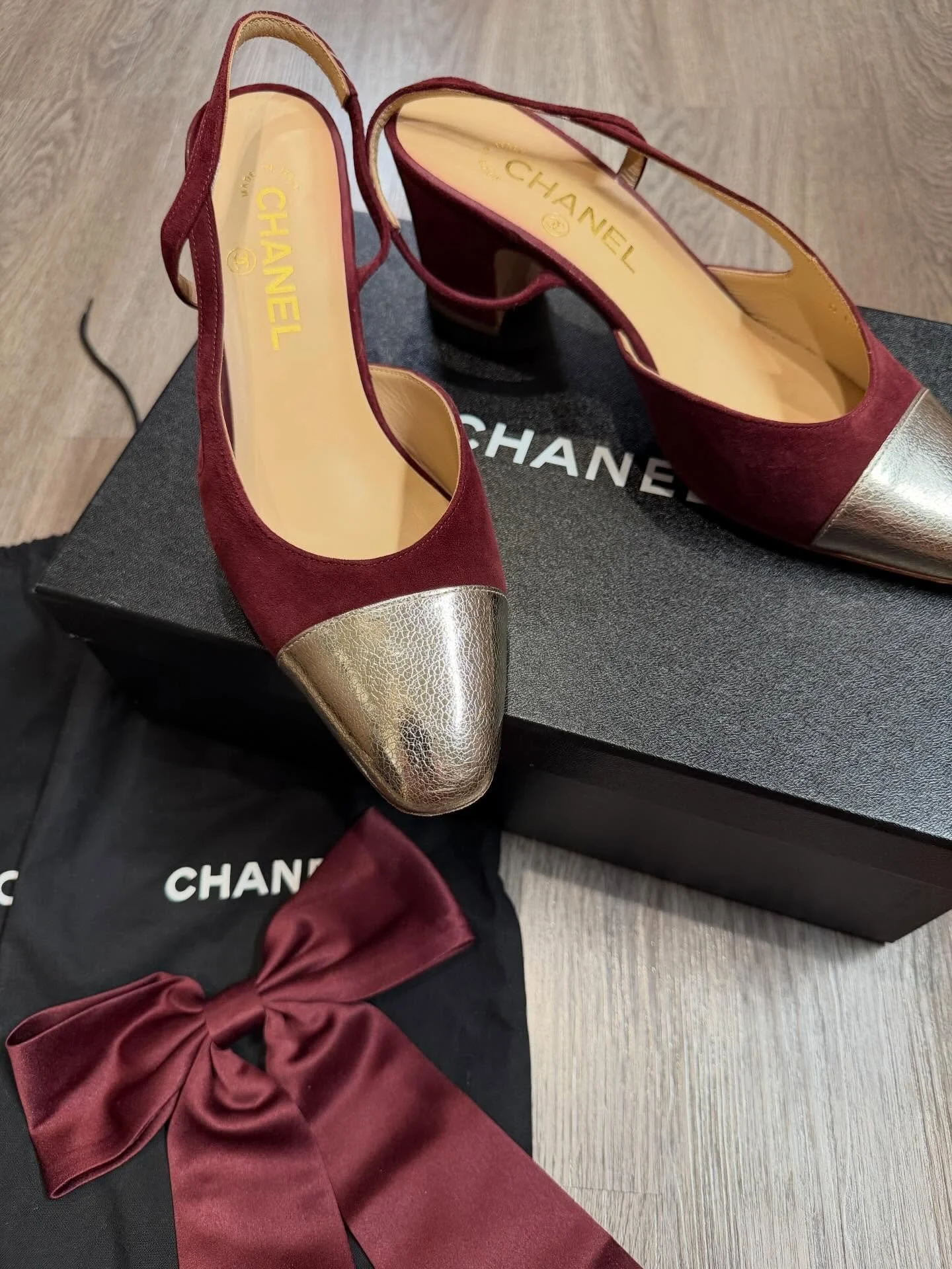 Bestie gets married&hellip; use the event as an excuse to buy new shoes? No? That&rsquo;s not how it works? Oh, my bad. 🤦🏼&zwj;♀️ 🎀 👠