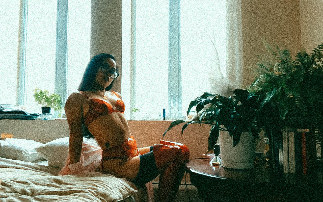  NYC Asian Dominatrix Empress Wu in her bedroom in lingerie. 