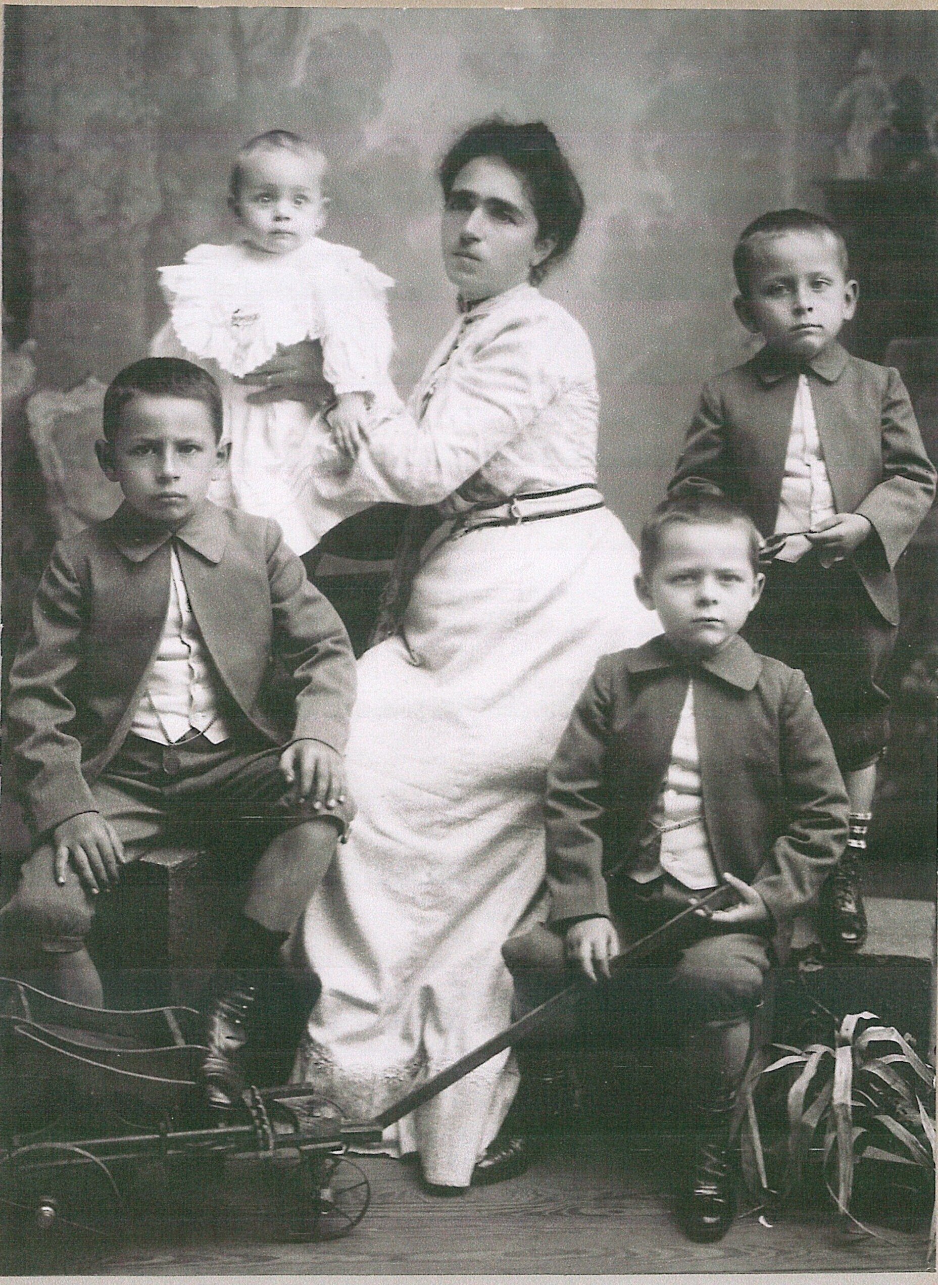 Lisa Tenconi and children in Argentina