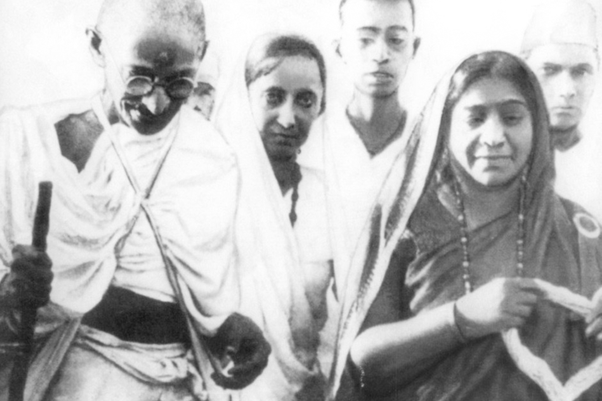 Gandhi on the Dandi March, with Sarojini Naidu. Courtesy Wikimedia Commons.