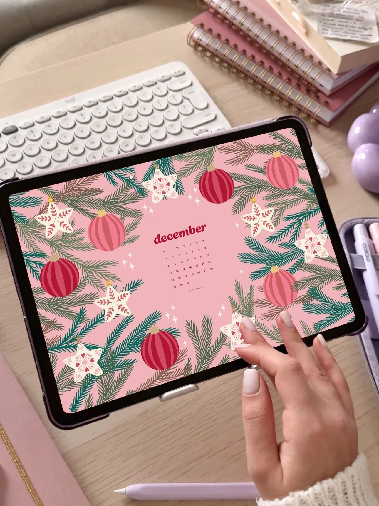 DECEMBER FREEBIES! ☃️🎀🩵❄️ - Comment FREEBIES below and I will sent you details about upcoming free files 👀💌✨

For all my cozy souls 🥰🎁 - first December snow, festive magic and vintage-inspired designs made for the upcoming holiday season ❤️✨

T