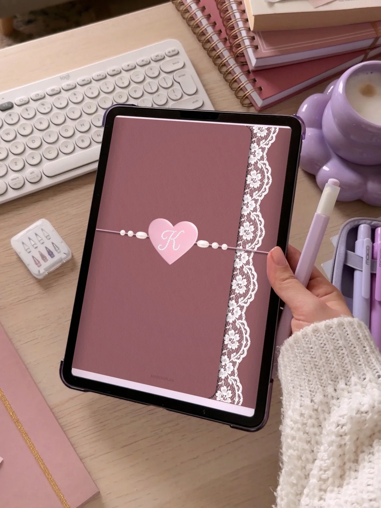 It&rsquo;s finally here! 💗📎 - The Leather Journal Kit 🥹 ✏️ Comment JOURNAL below and I will sent you more details about the new Leather Journals and what&rsquo;s inside!

I am obsessed with those viral leather journals&hellip; so I made my own ver