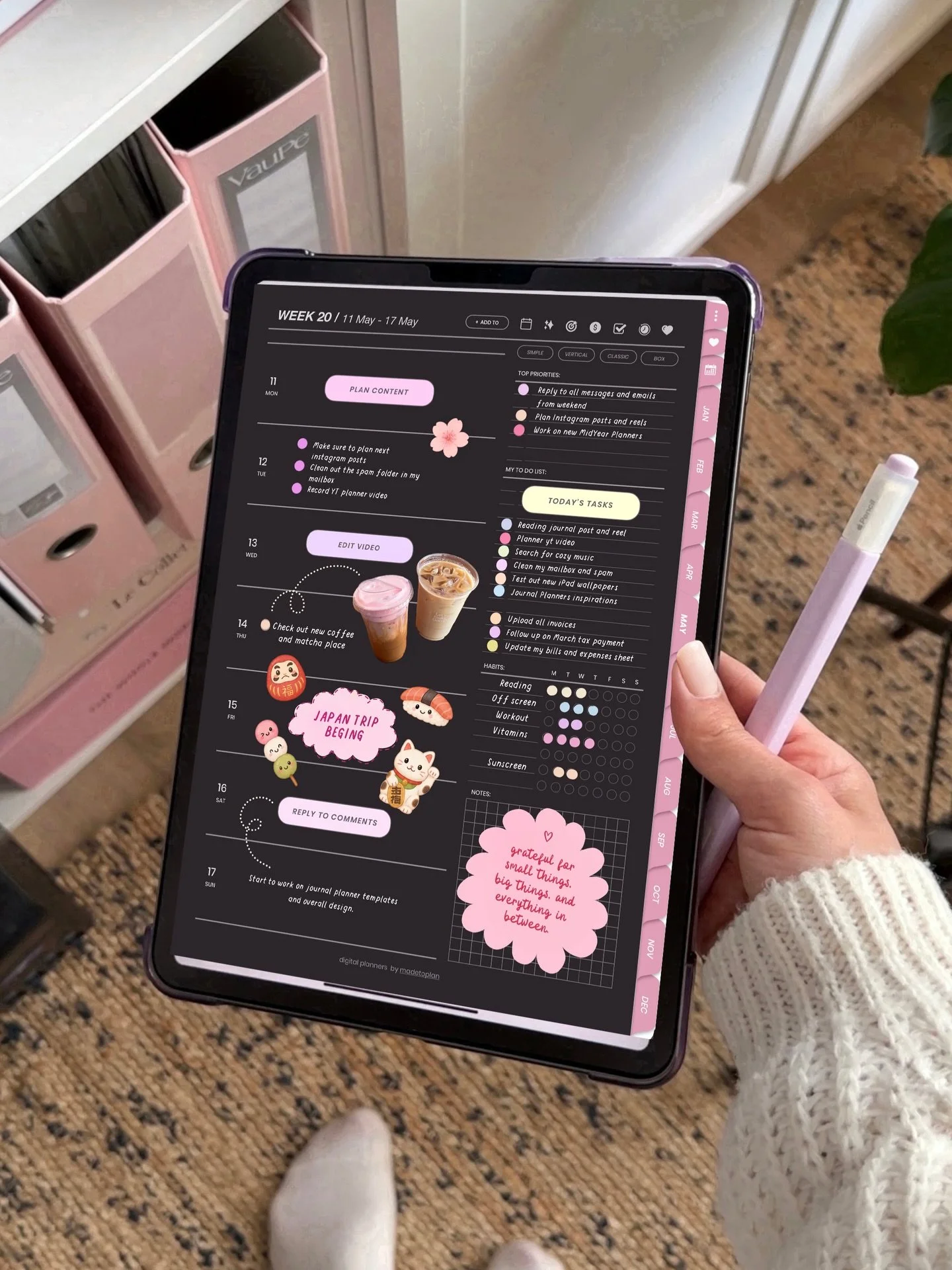 Forever dark mode girlie 🖤✨ comment PLANNER below and I will sent you more details about the new 2026 planners and what&rsquo;s new! ✏️📆

Swipe left for some note-taking ASMR ✏️📓💖

Using my new 2026 Planner and my Handwritten Font: Kate&rsquo;s J