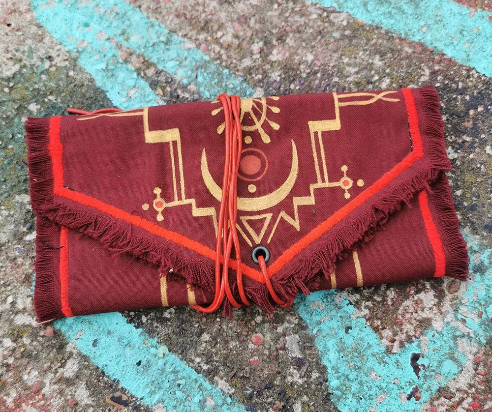 julia_pandit_tobacco_pouch.jpg