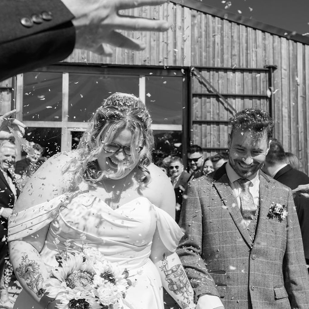 Emily &amp; Dan &hearts;️

What a way to start our wedding season! We absolutely loved photographing Emily and Dan&rsquo;s stunning wedding at @thewhitebarnuk! Here are a few snaps from their preview set and we cannot wait to share their full gallery