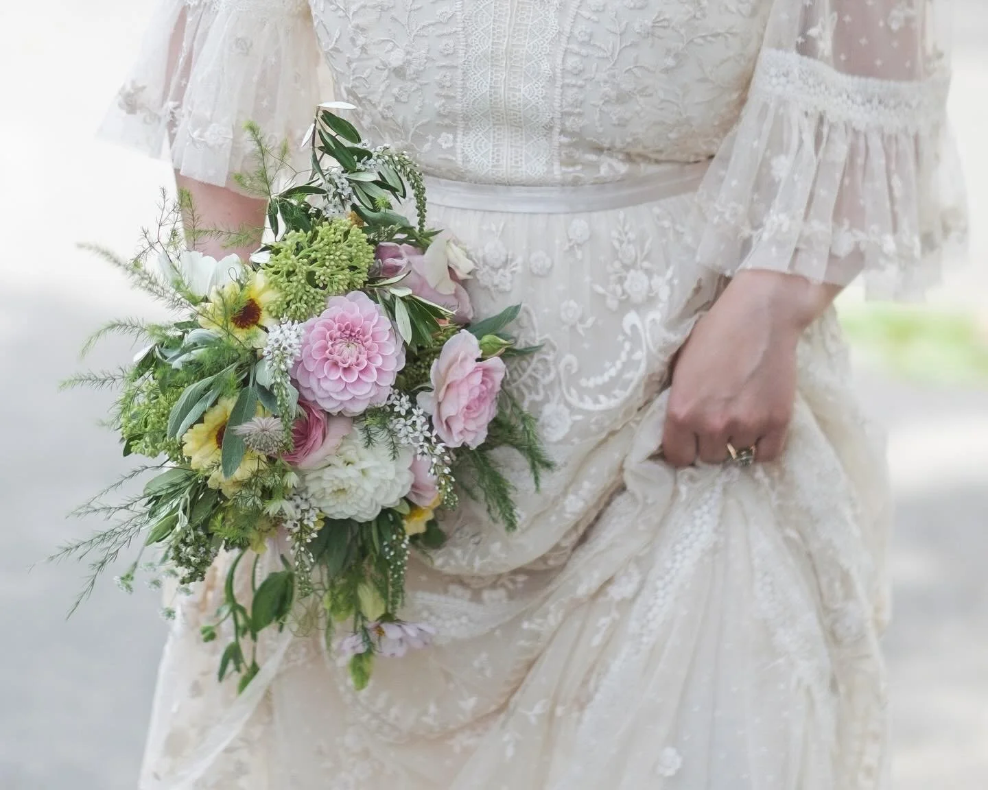 💐✨

#Wedding #bouquet #bridalflowers #weddingday #photoaday
