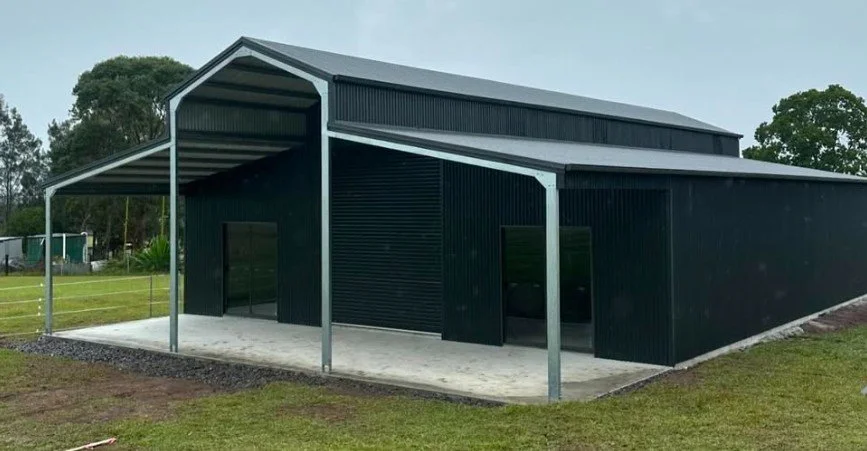 Barn style shed with open side bays