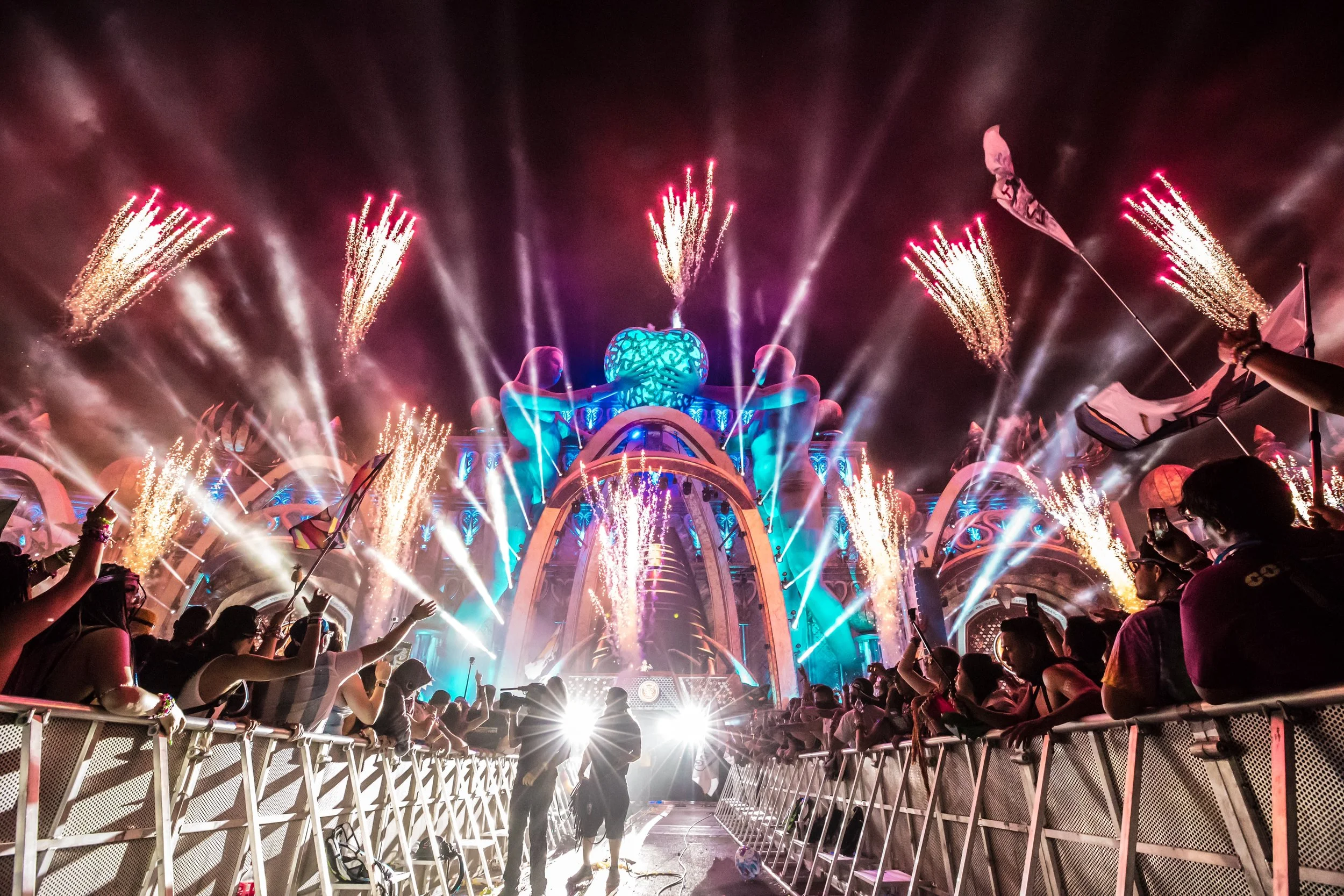 &lt;p&gt;&lt;strong&gt;Electric Daisy Carnival 2018&lt;/strong&gt;Photo Coverage of the Festival&lt;I&gt;More →&lt;/i&gt;&lt;/p&gt;