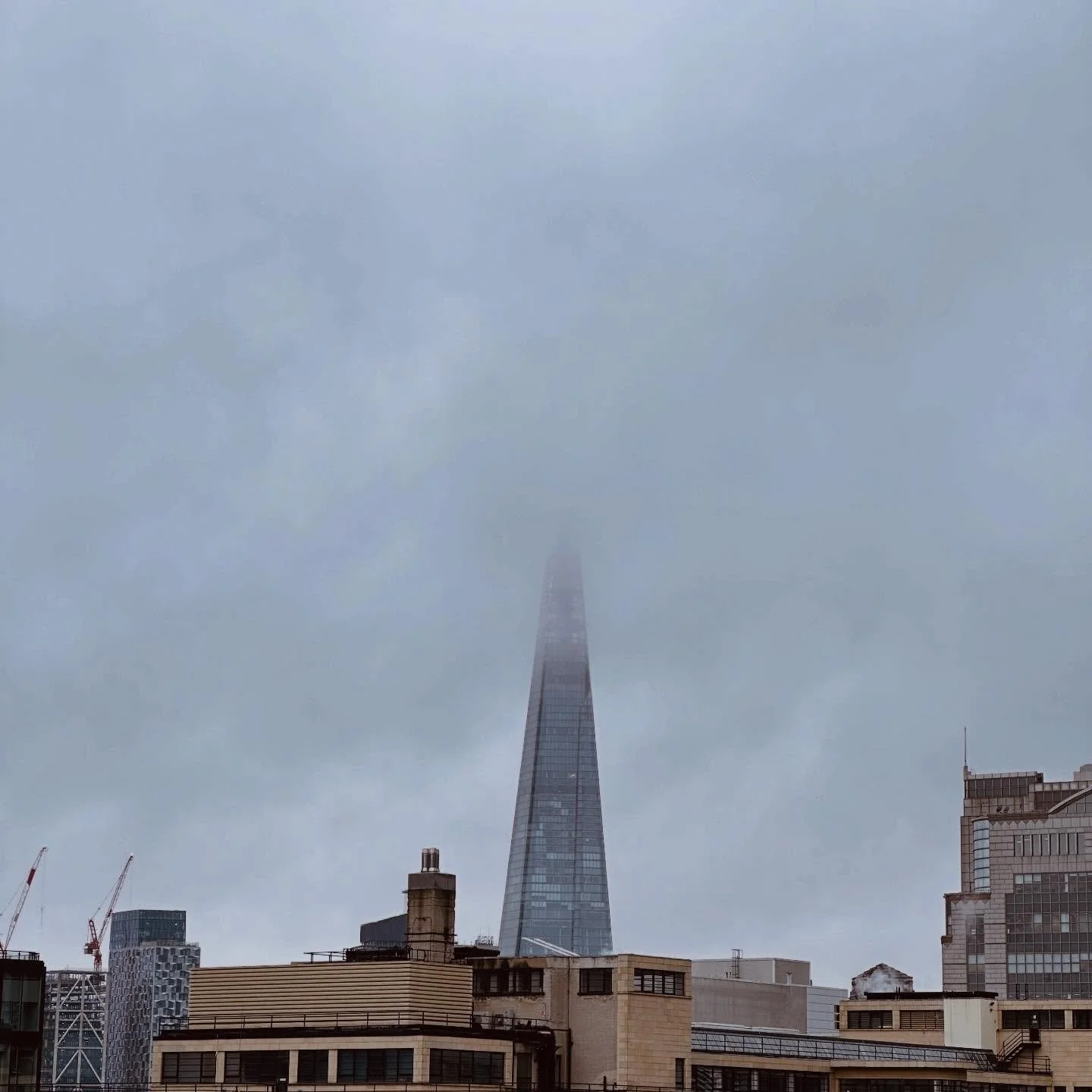 A serene London morning draped in winter mist ☁️😶&zwj;🌫️ From our rooftop in the heart of London - between Aldgate and Aldgate East - the skyline 🏙️ unveils festive charm 💫✨ Swipe to see both perspectives of this timeless view 👈 #londonchristmas
