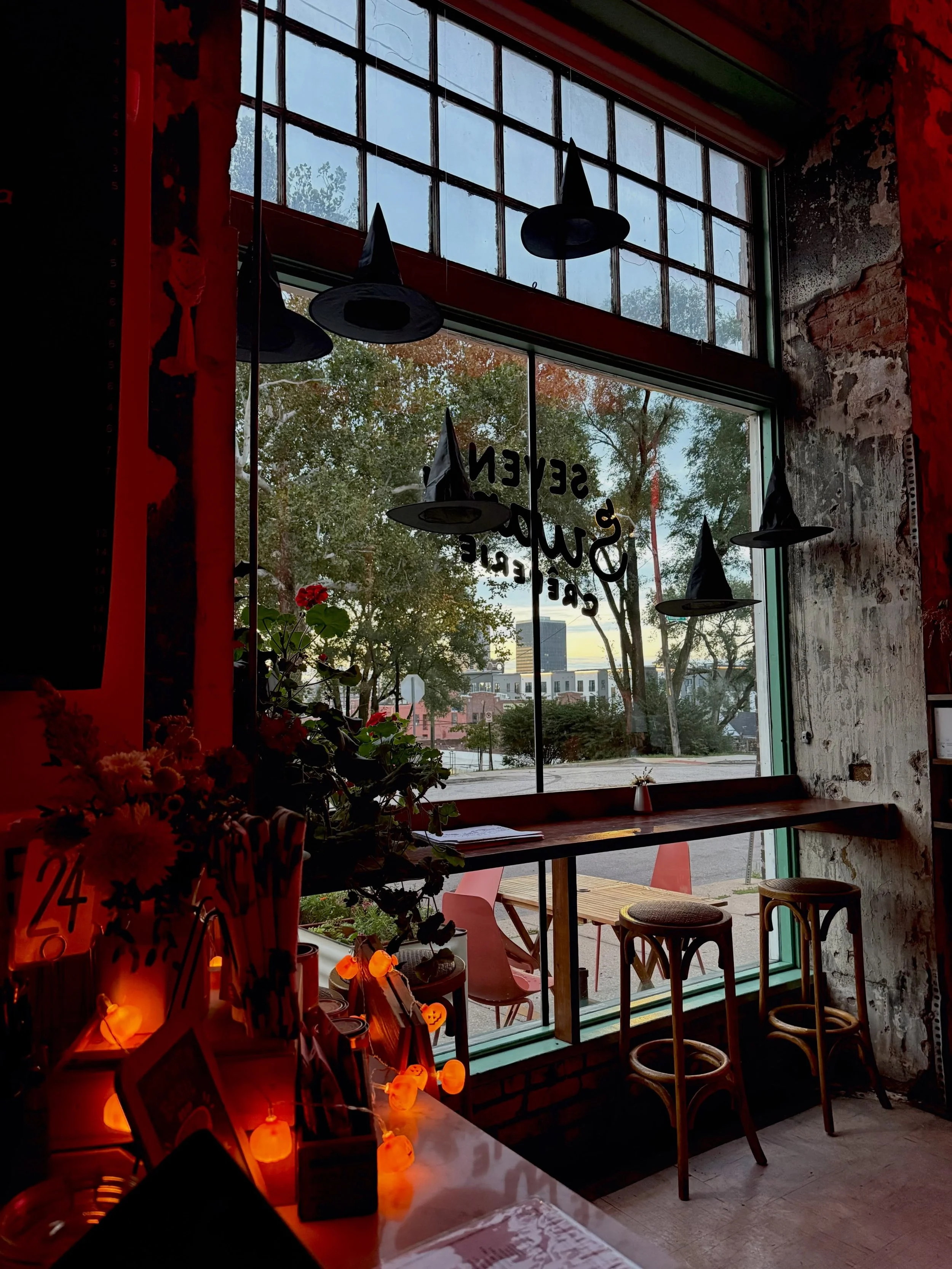 vibey early fall morning here is pretty magical 🎃👻
OPEN WEDNESDAY - MONDAY 8-3!