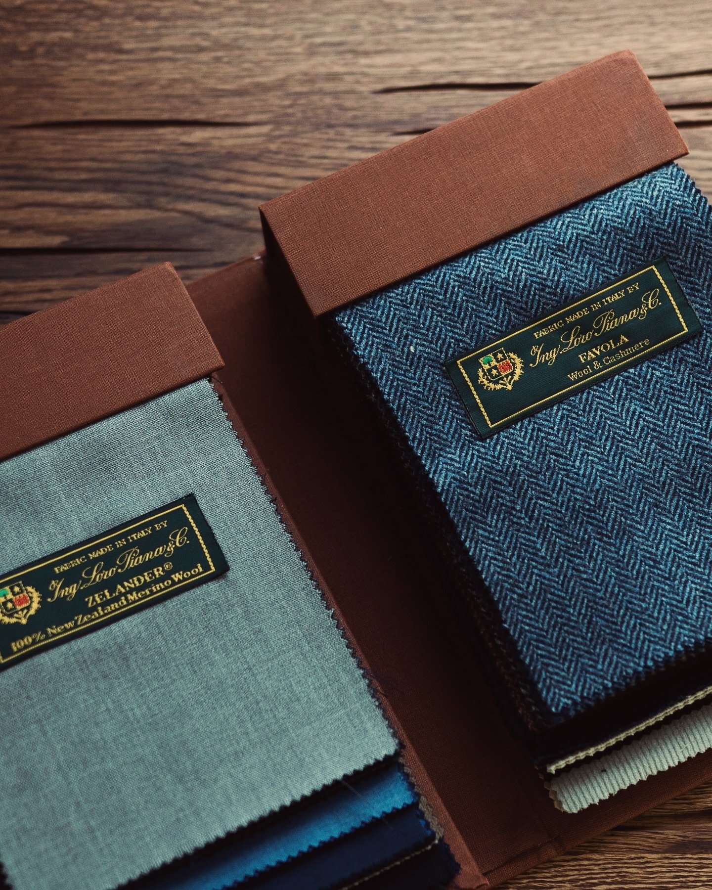 Available in a range of weights and textures, Loro Piana fabrics can be used for suits, sport coats, and other tailored garments 🍂

#demetribespoke #suit #bespoketailoring #mensstyle #menswear #loropiana #loropianafabrics
