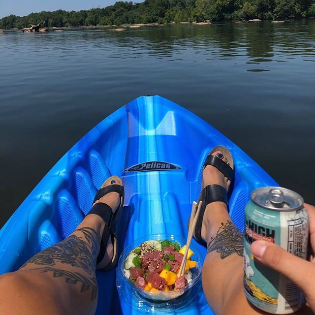 You really can enjoy a pok&egrave; bowl anywhere if you set your mind to it 😉🍻