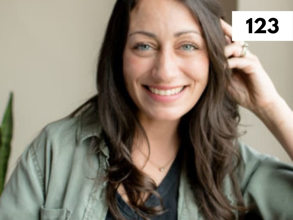 Messy Minimalism: Make Minimalism Your Own (without the perfectionism) with Rachelle Crawford