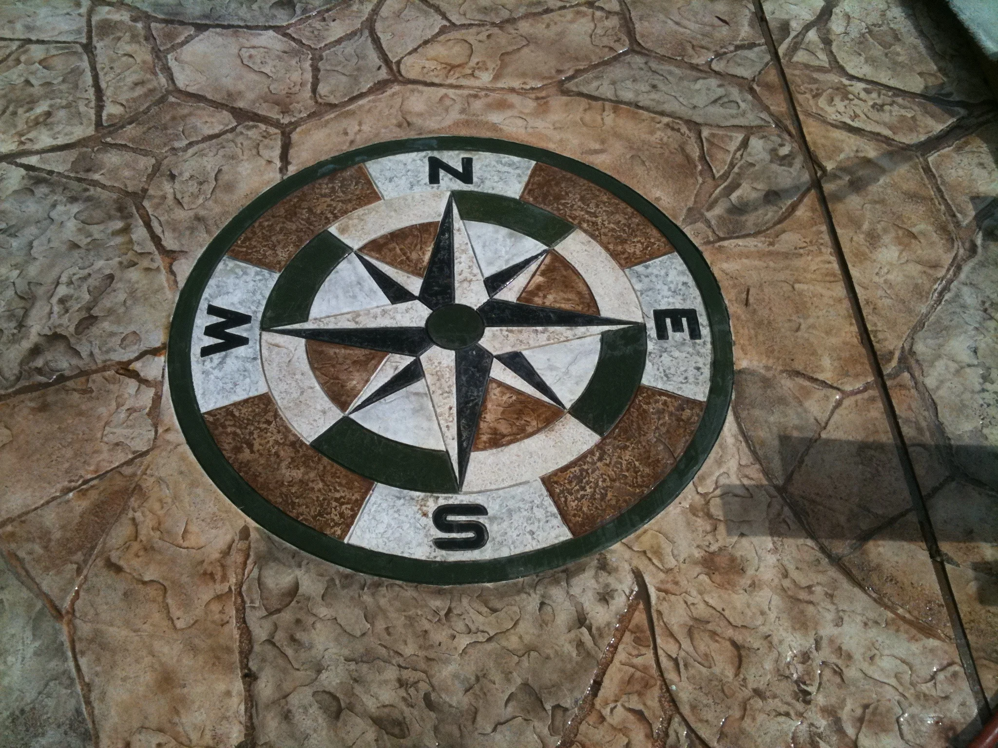 Brown_Compass.jpg