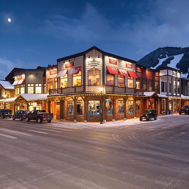 Celebrating 10 Years!

It was 10-years ago today that the Founding Partners of Jackson Hole Real Estate Associates came together to form this incredible company.  Since then, we have celebrated a number of successes together:
2011 and 2014 Global Chr