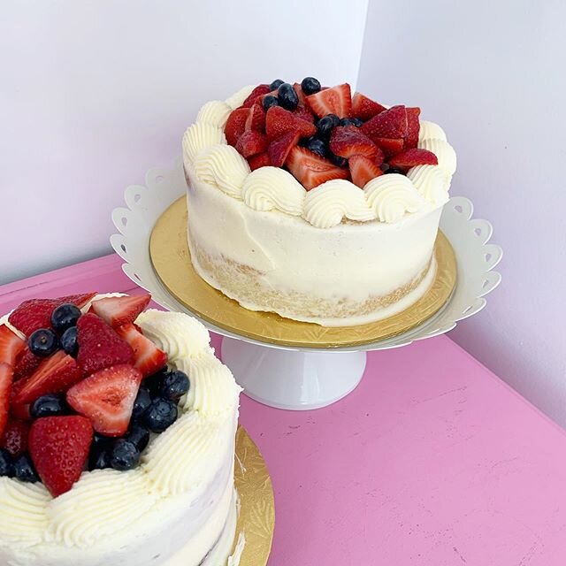 What are you plans for Canada Day?
❤️ 🍓 🇨🇦 ❤️
Well we have dessert covered!  Easily order your traditional strawberry shortcake online!

Two layers of our delicious vanilla cake, vanilla buttercream and topped with fresh strawberries and blueberri