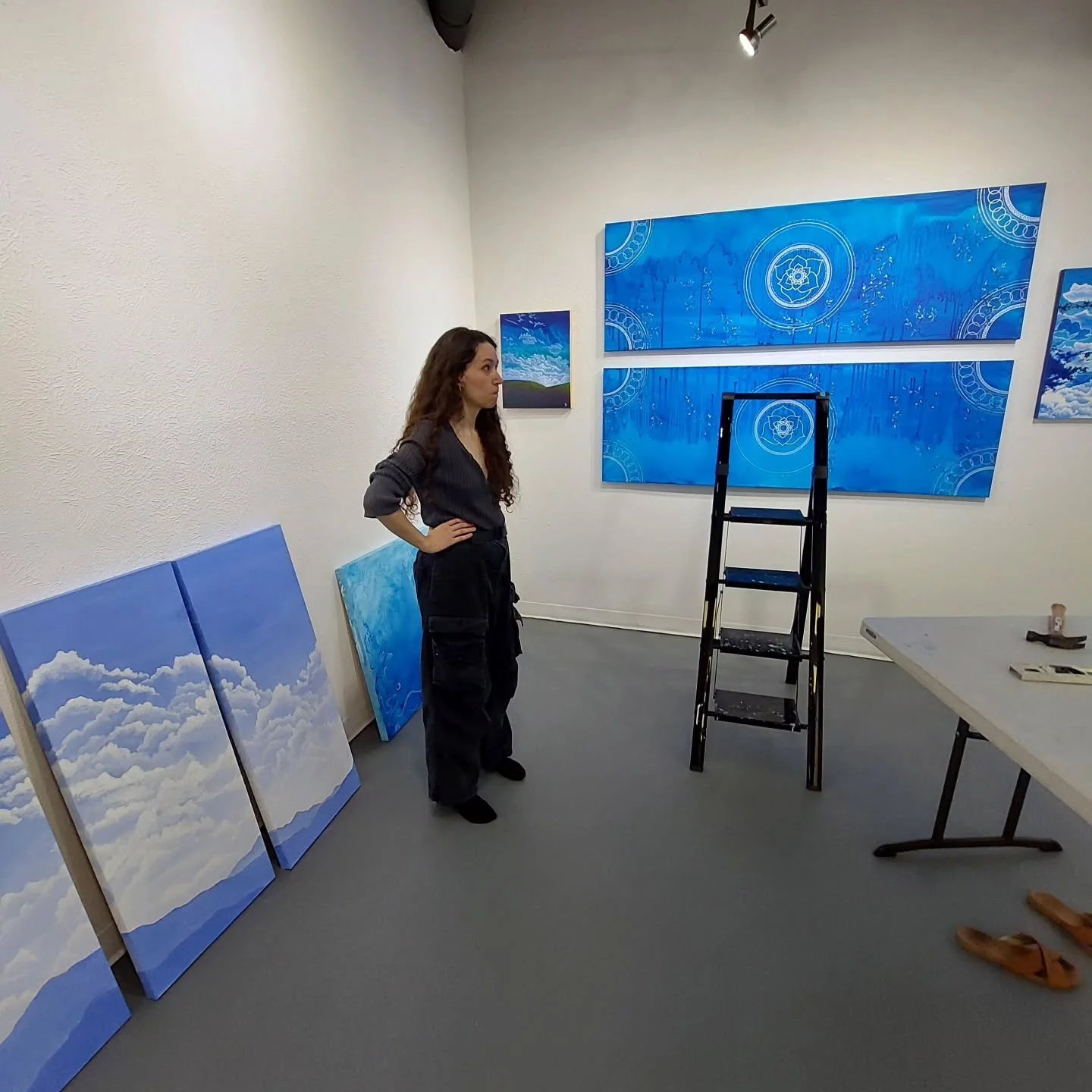 Goldmark artist Blair Duran @blairstevieduran is putting the final touches on the latest art exhibition in the Goldmark Cultural Center's Ruth Andres Gallery!

"Skies of Blue" is a solo exhibition of the many paintings Blair has created in 