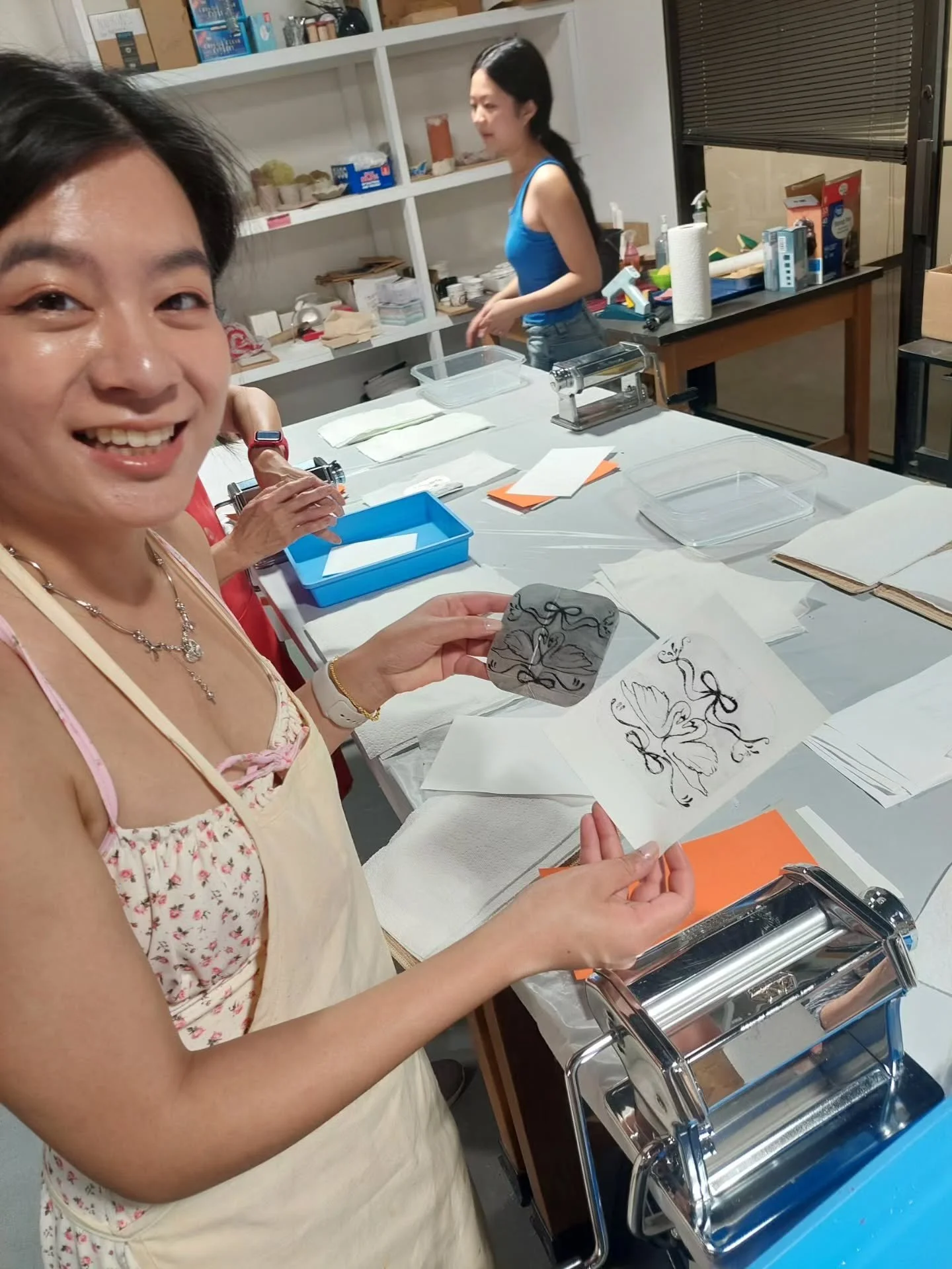 Earlier this month, Goldmark artist Margo Miller @badmargo11 taught a multi-day workshop on drypoint printmaking at the Goldmark Cultural Center for Goldmark artists and visitors!

Participants learned how to etch an image onto Tetrapak soup-box mate