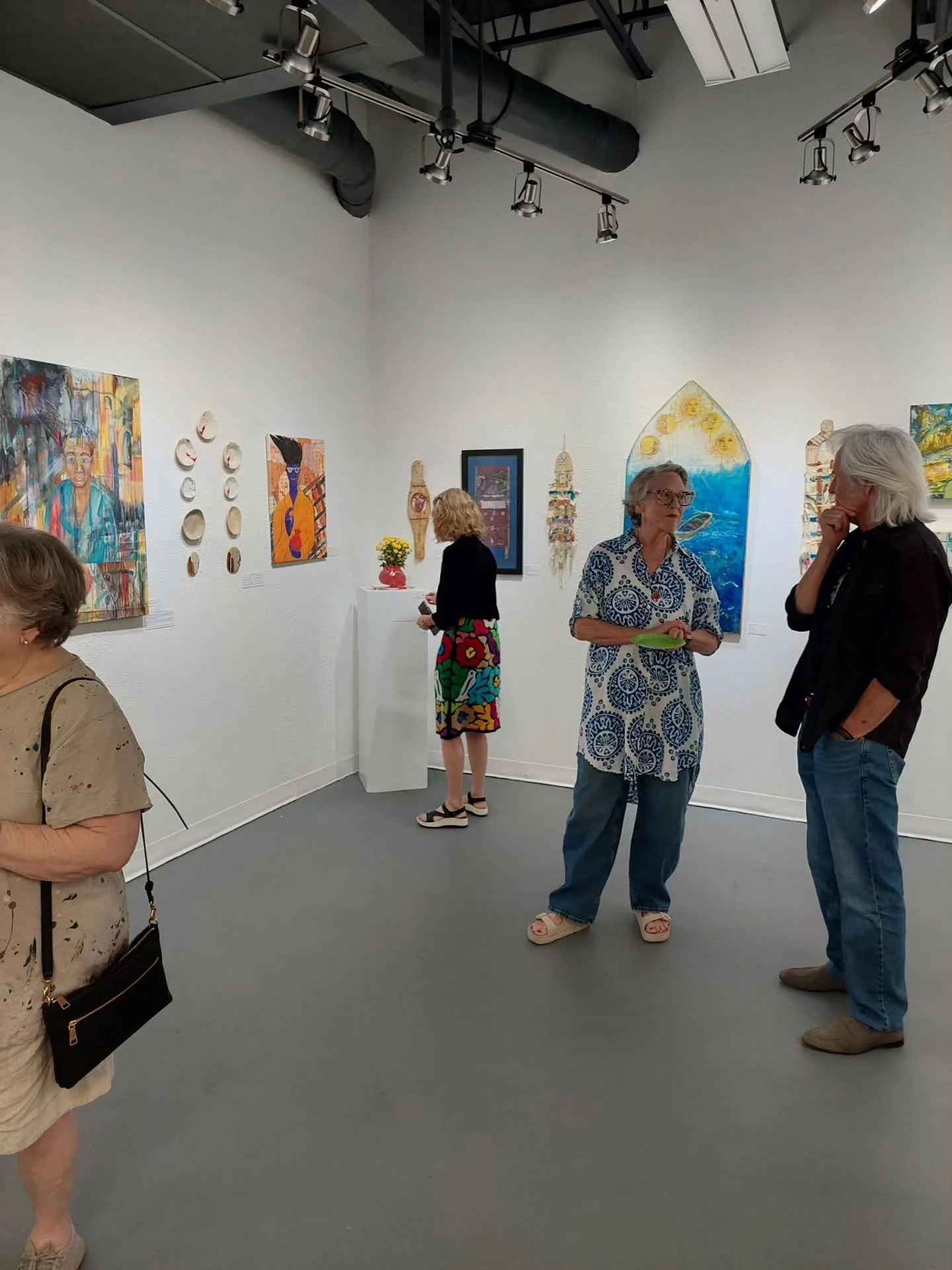 We appreciate all the Goldmark artists, visitors, and guests who joined us for this afternoon's closing reception for "Divine Nonchalance", a solo exhibition of new works by Goldmark artist Jeane Elliott Clayton @art_jeco in the Ruth Andres