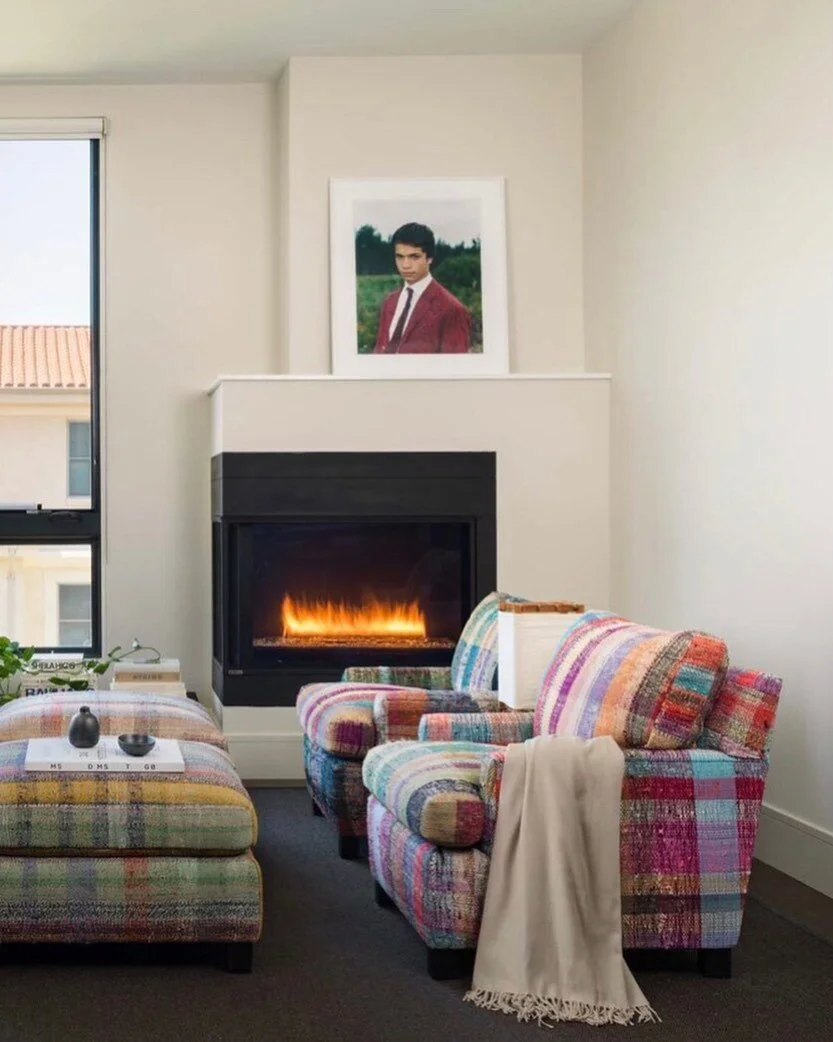 Warm colors and texture cultivate a modern, inviting space in our Silicon Valley Pied-a-Terre. Photography: @josemanuelalorda #martinyoungdesign