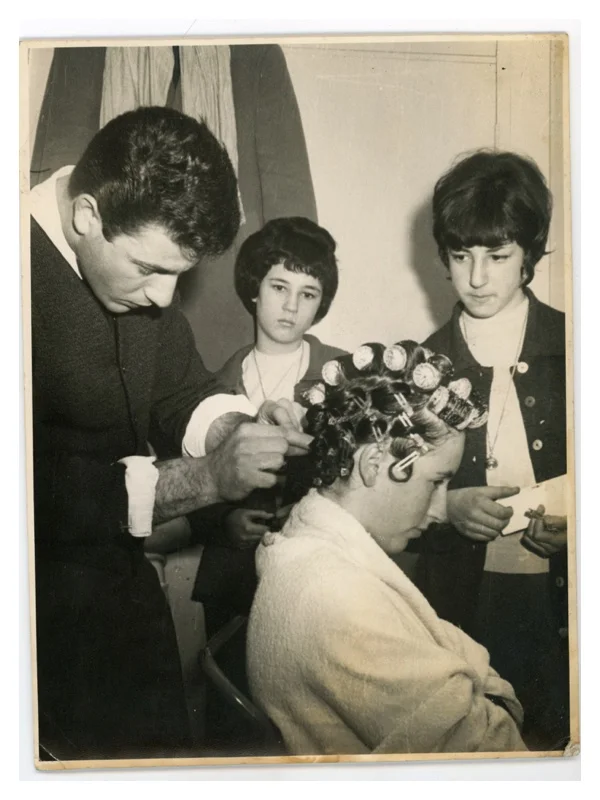 D121 Pamela Levene - Judith Saks