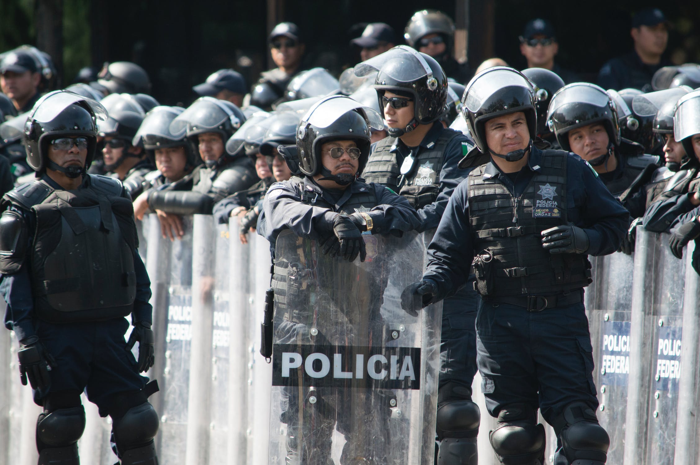 Mexican Government Disarms and Detains Acapulco Police