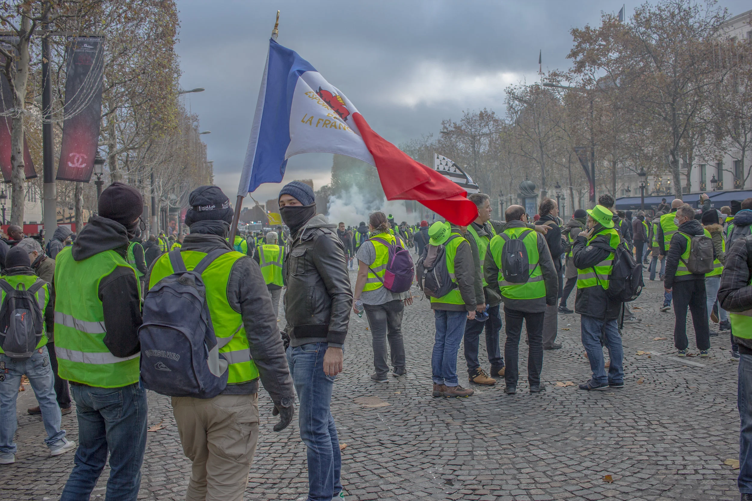 The Yellow Vests riot in the streets of Paris on December 1. (flickr)