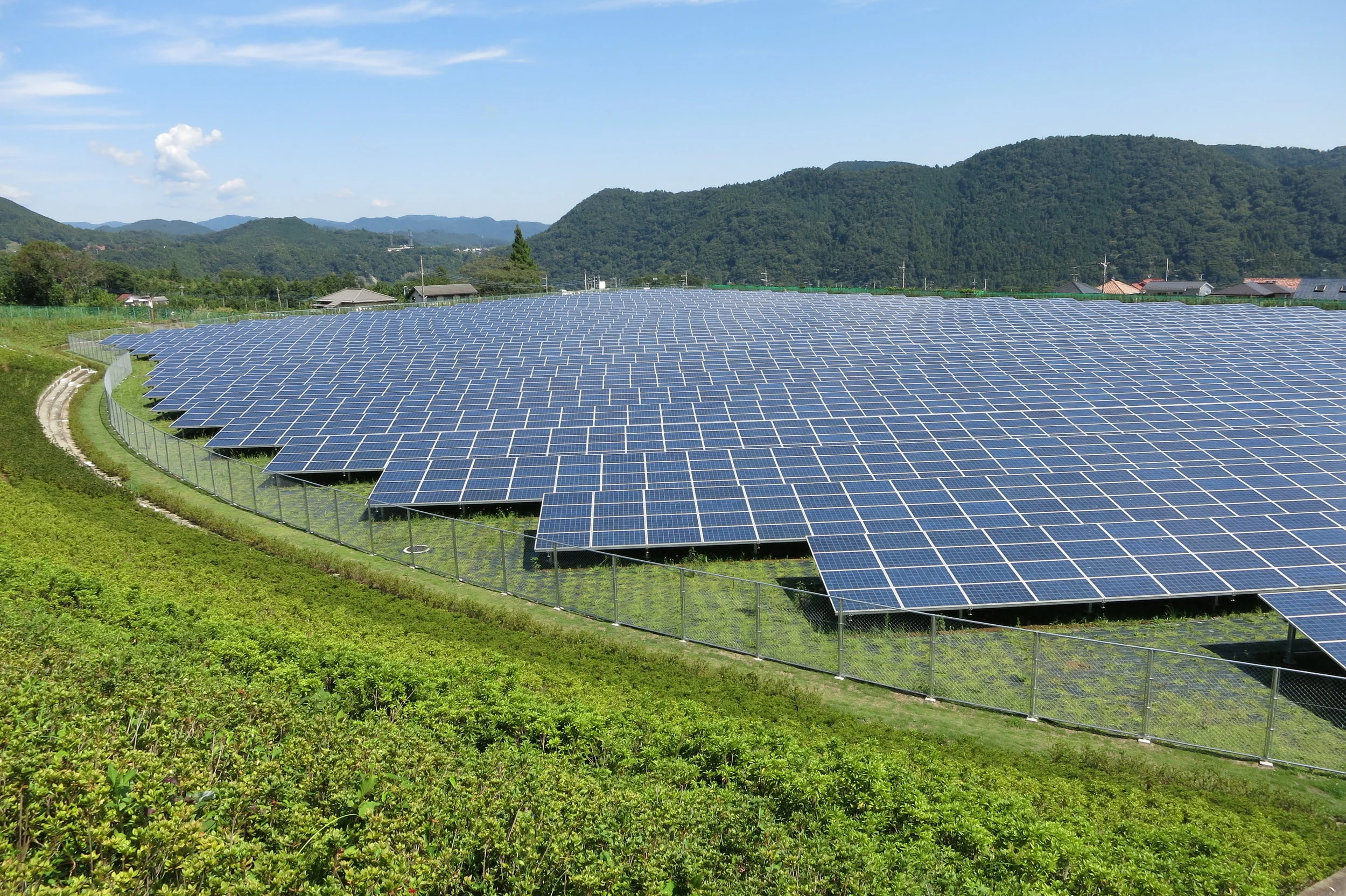Aikawa_Solar_Power_Plant_05.jpg