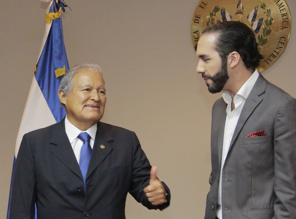 Nayib Bukele, as mayor of San Salvador, meets with then-President Sánchez Cerén in 2015. (Flickr)