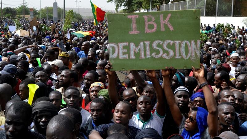 Thousands of Malians protest for an end to violence. ( Al Jazeera )