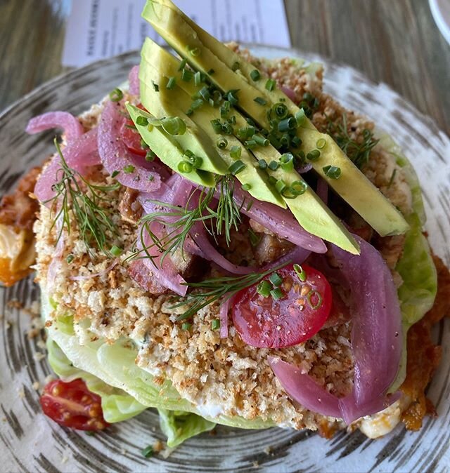 Happy Friday! Cool off with an Iceburg Stack salad and Fros&eacute; slushie. ☀️