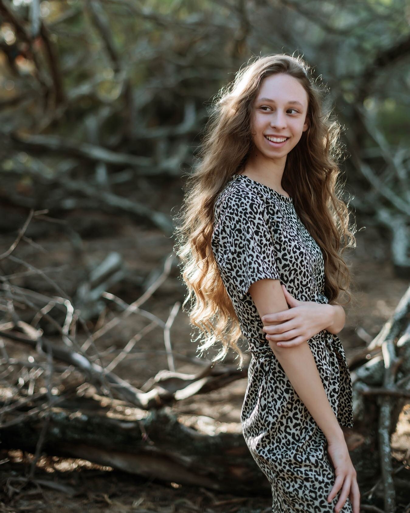 She does things her way. 
⠀⠀⠀⠀⠀⠀⠀⠀⠀
#senior #seniorsession #senior2023 #senior2024 #seniorphotographer #tennessee