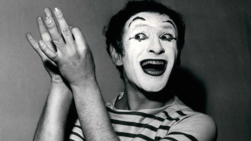 Le Mime Marceau: "Don't say a word!" 