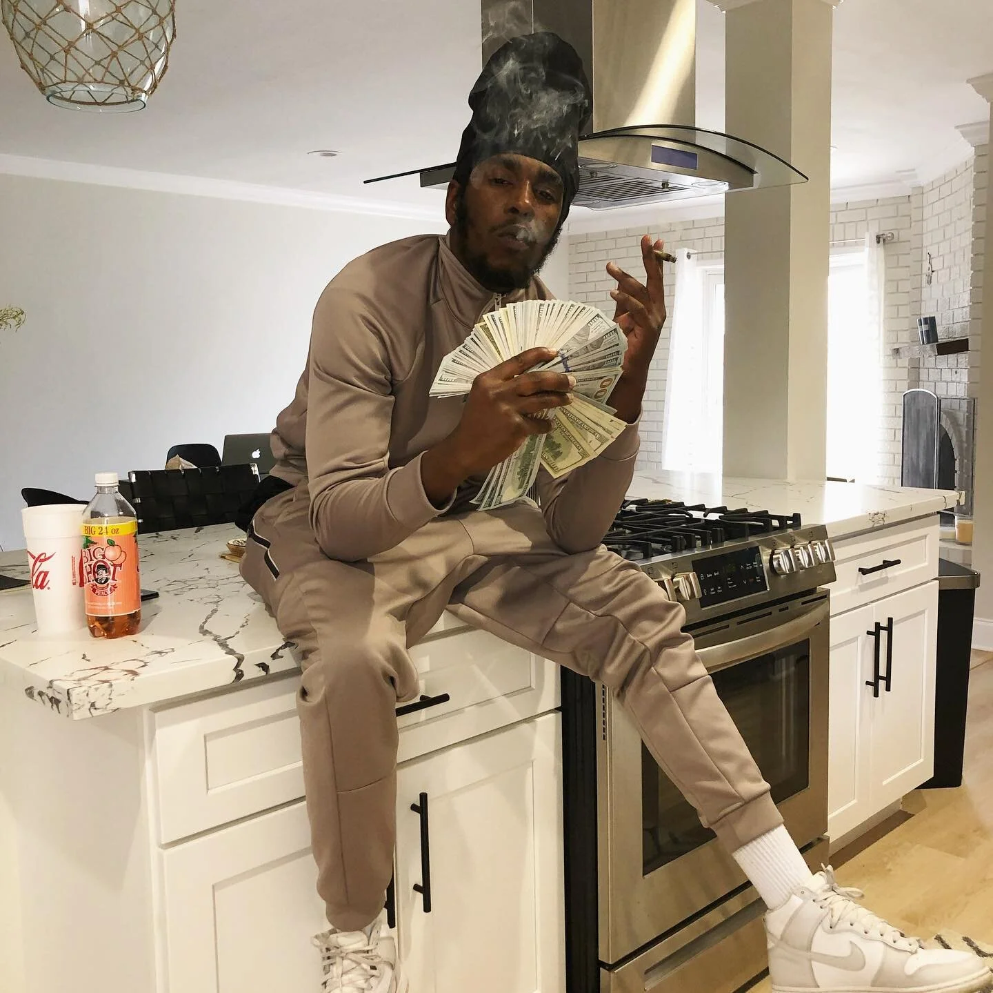 tell ya fav uncle go stream my new $hit

whoiscyph.com