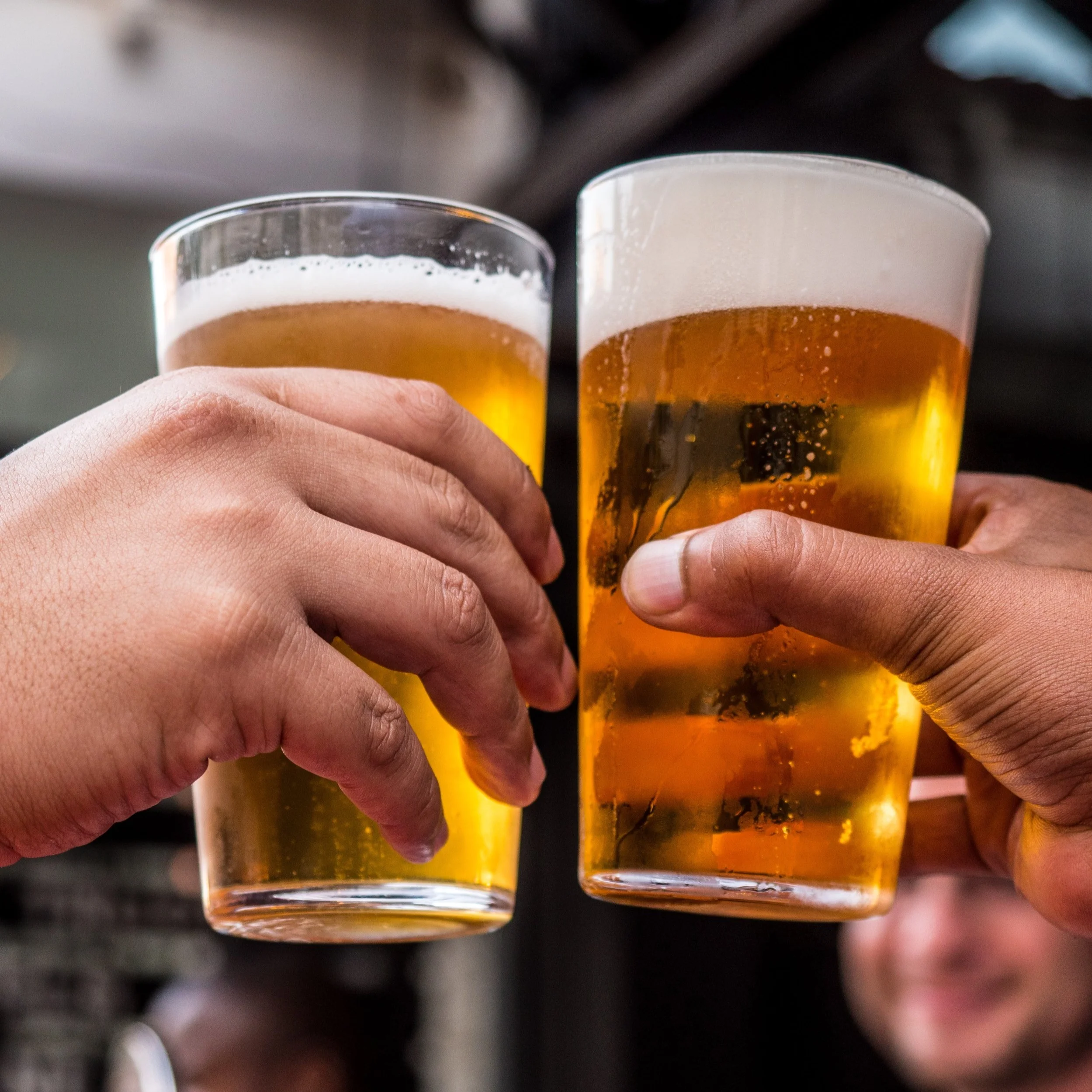 alcohol-alcoholic-beverage-bar-1089930.jpg