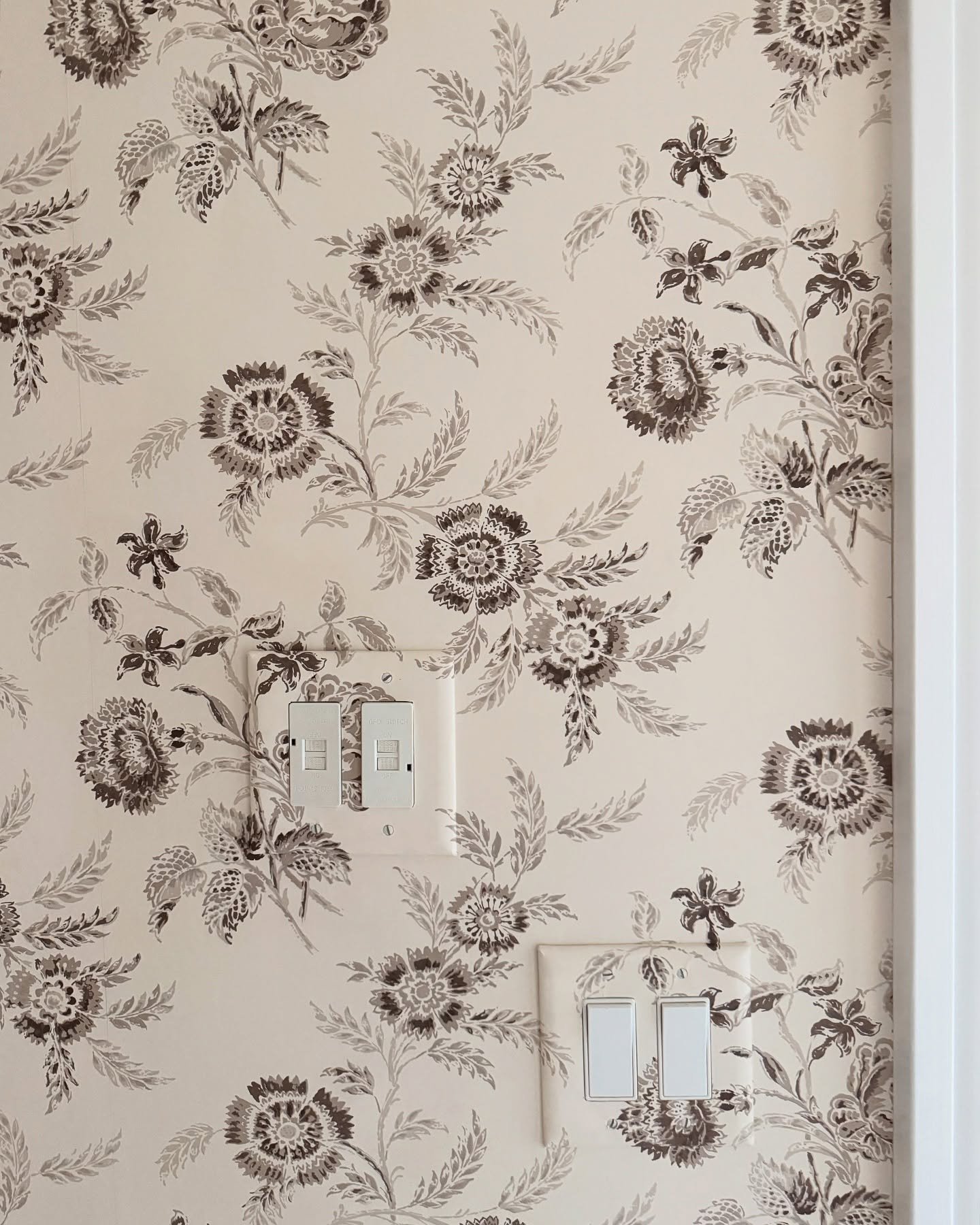 All I want for Christmas is wallpaper everywhere🎅🏼
&bull;
&bull;
#wallpaper #christmaswish #interiordesigner