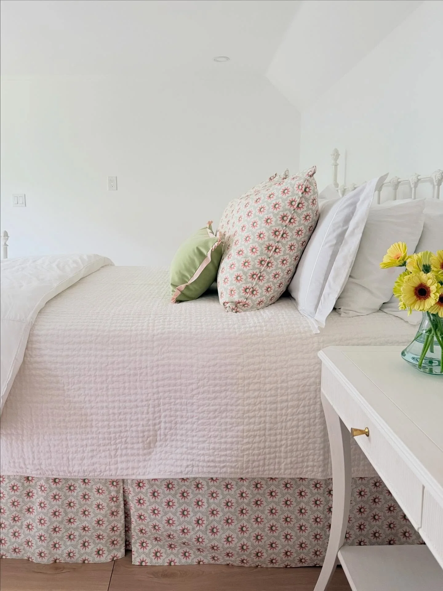Fun bedroom shaping up ⭐️
&bull;
&bull;
#interiordesigner #atlantadesign #bedroomdesign #pinkandgreendesign