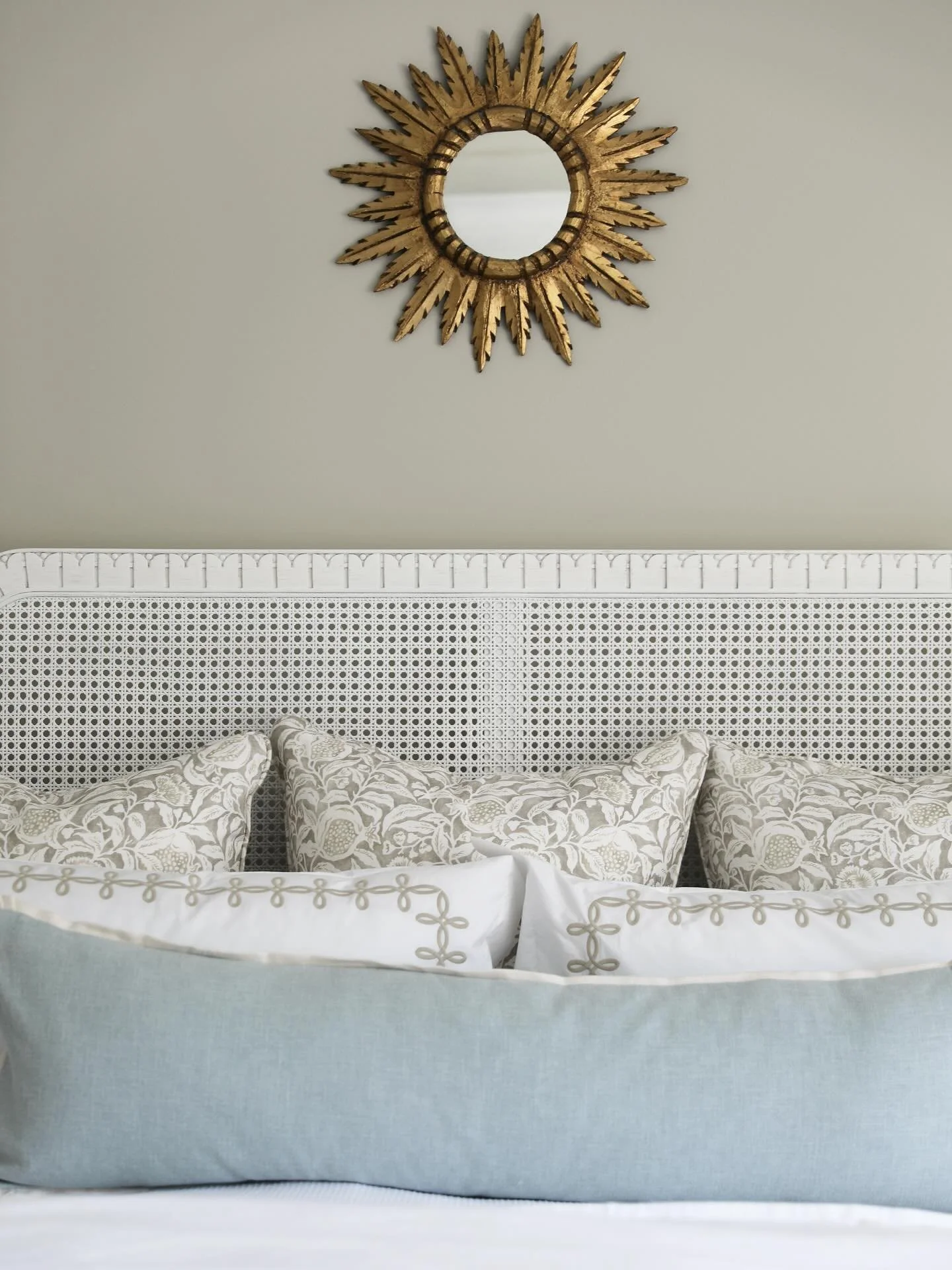 Lazy weekend loading 😴
&bull;
&bull;
&bull;
#atlantadesign #atlantainteriors #interiordesigner #atldesigner #atlantainteriordesign #athensdesign #interiorstyle #primarybedroom #beddingideas #southernhome #houseandhome #traditionaldesign #traditional