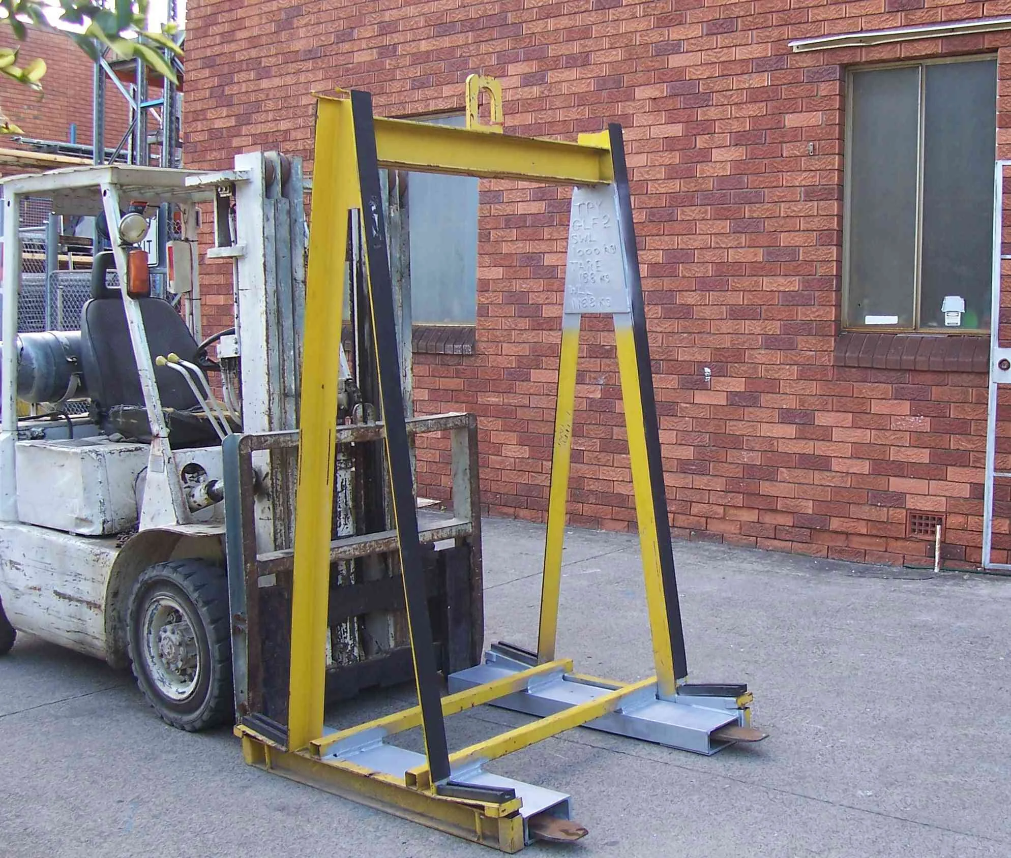 Glass Lifting Equipment Available For Hire