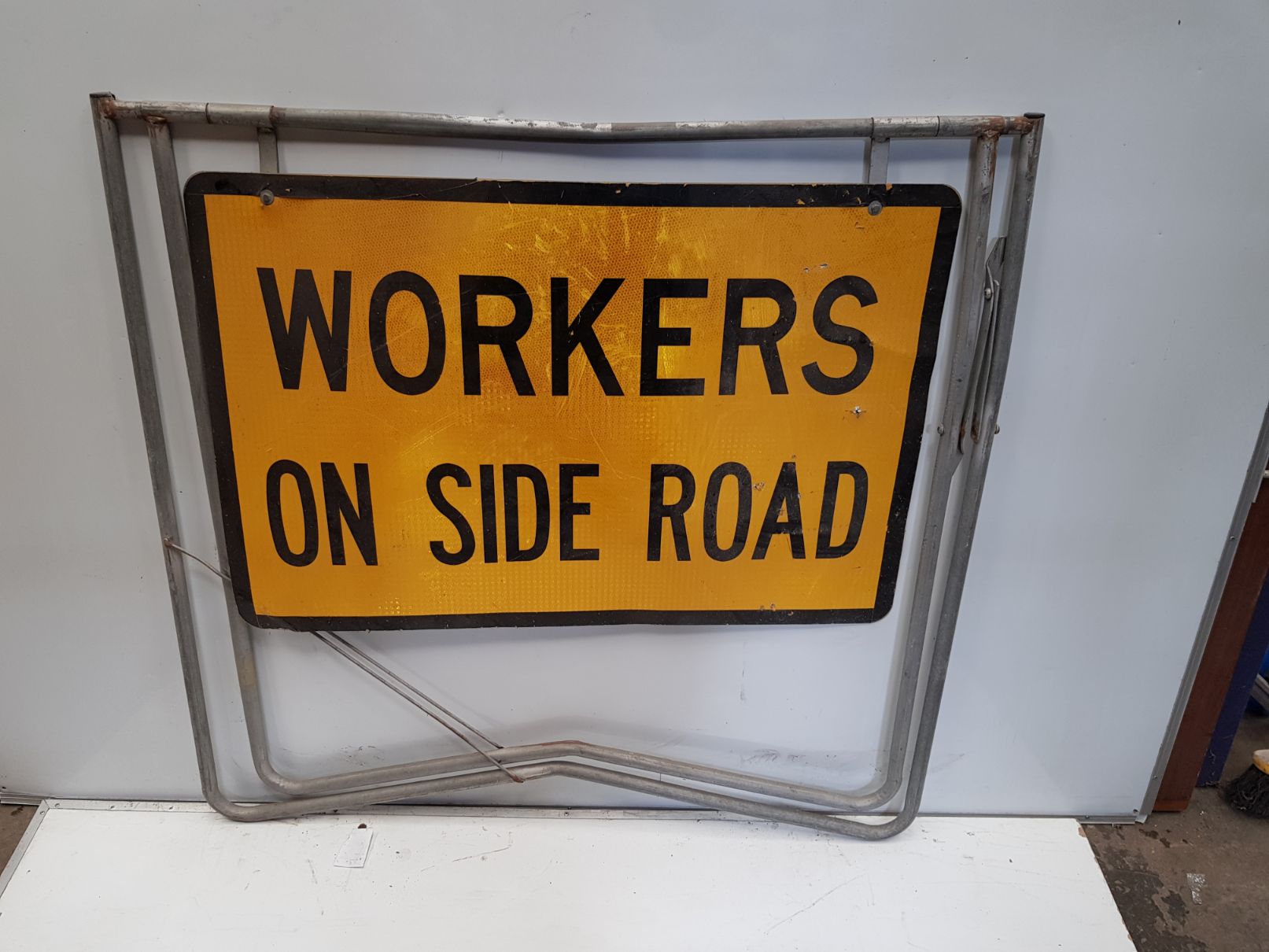 Workers On Side Road Sign.jpg