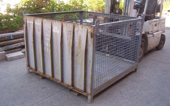 LC8 - 1490l x 1600w x 1050h (mm)