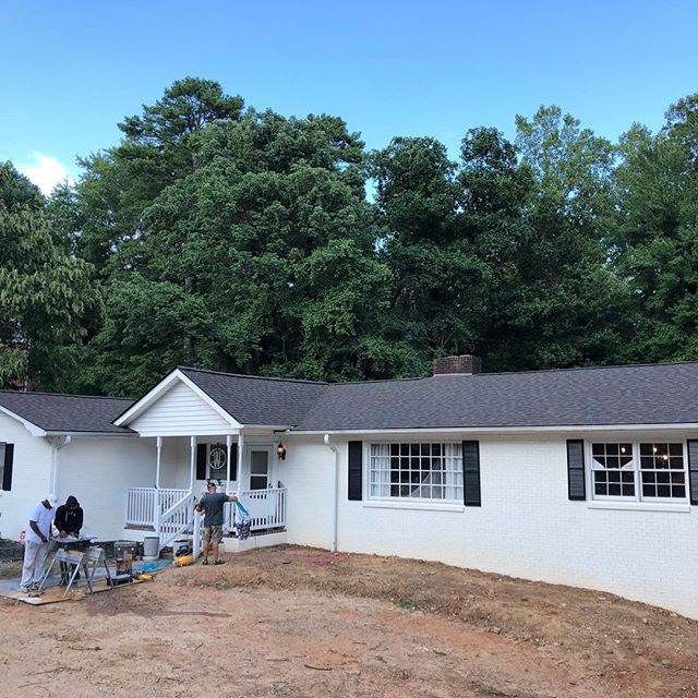 @certainteedcorp #landmarkproshingles color is Shenandoah... #lovewhatyoudo #localwsnc #professional #wsnc #winstonsalemnc #wslocal #roofers #roofing #roofersofinstagram #rooferoninstagram #roofers4life #syntheticunderlayment #rooferslife #rooferforl