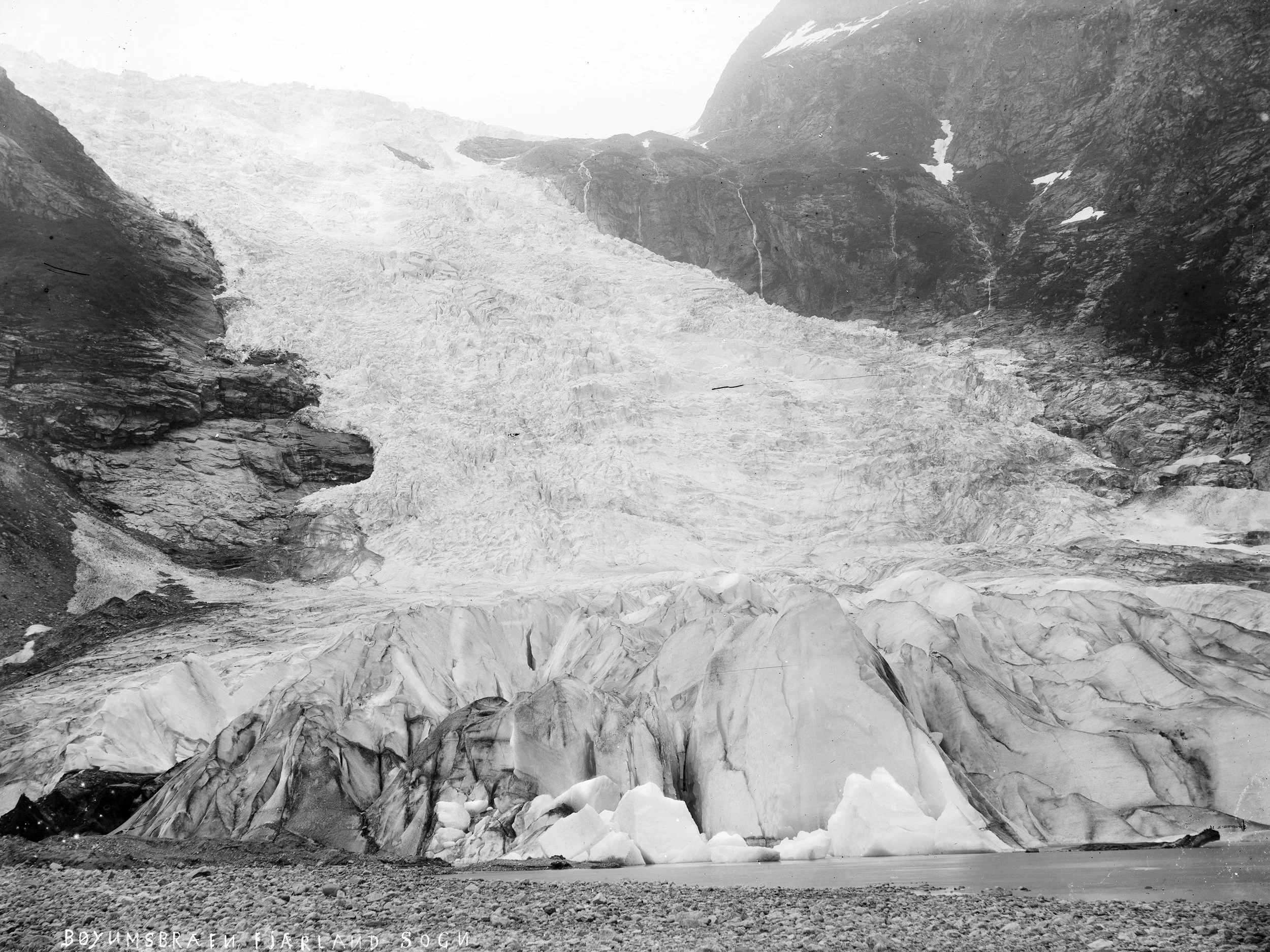 Bøyumsbræen,_Fjærland,_Sogn_(3456201122).jpg
