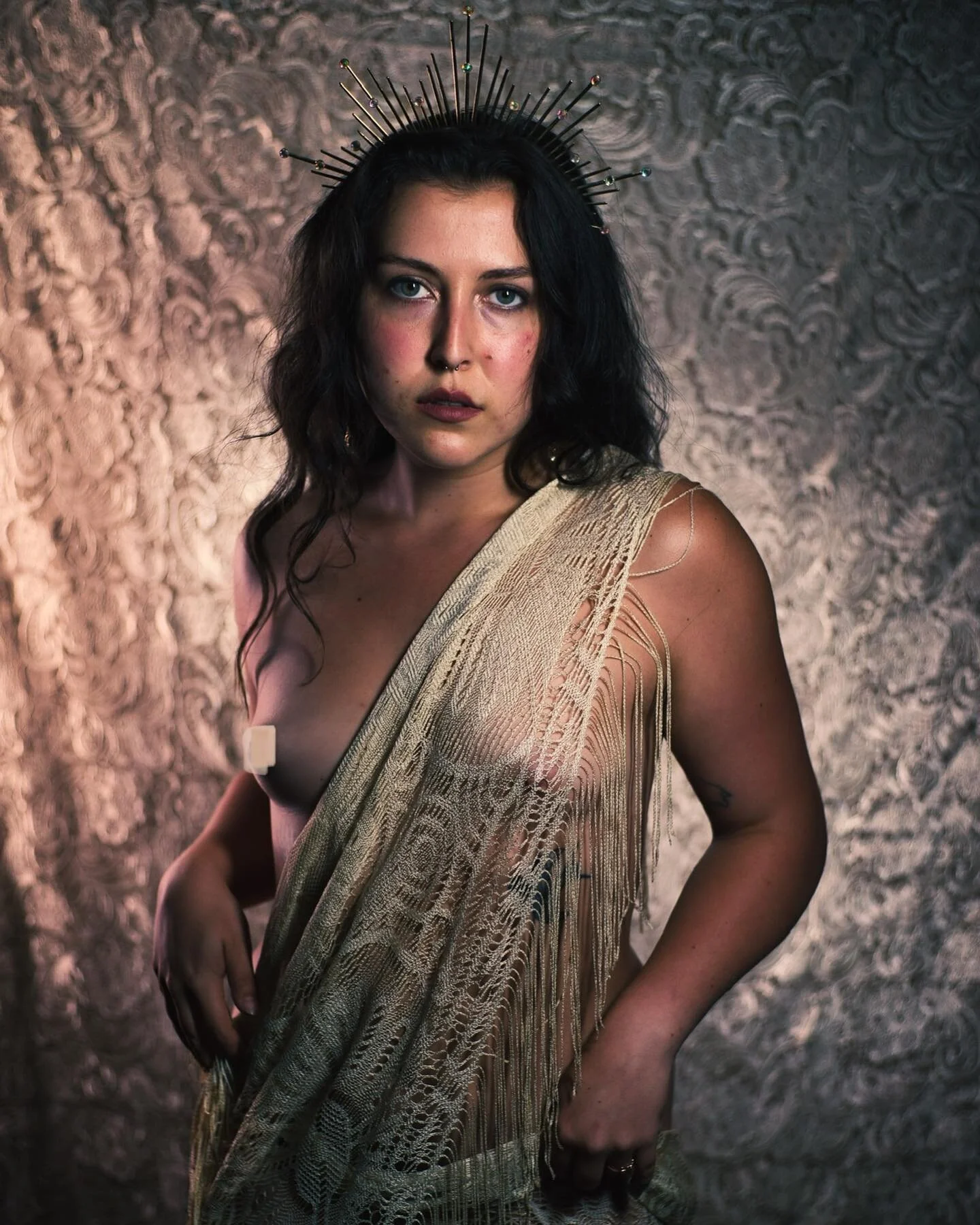 @foxbear.s in a crown