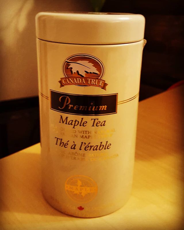 Chapman 先生 brought maple tea from Canada. Why don't you come and learn english conversation at our school?

#英会話
#高槻
#カナダ
#英語